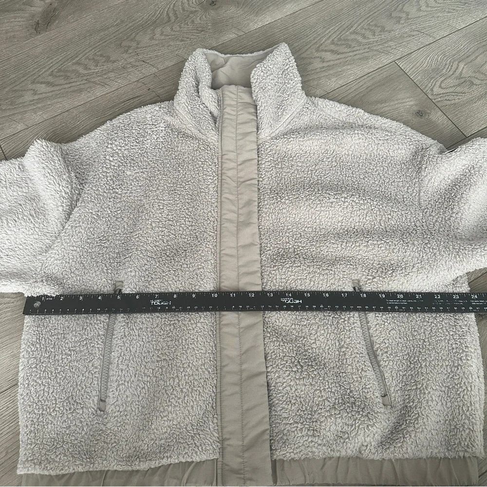 Vuori Alpine Women's Cream Fleece Jacket size Large - Picture 11 of 11